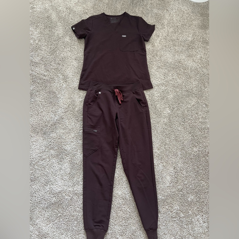 FIGS chocolate brown scrub set top and joggers